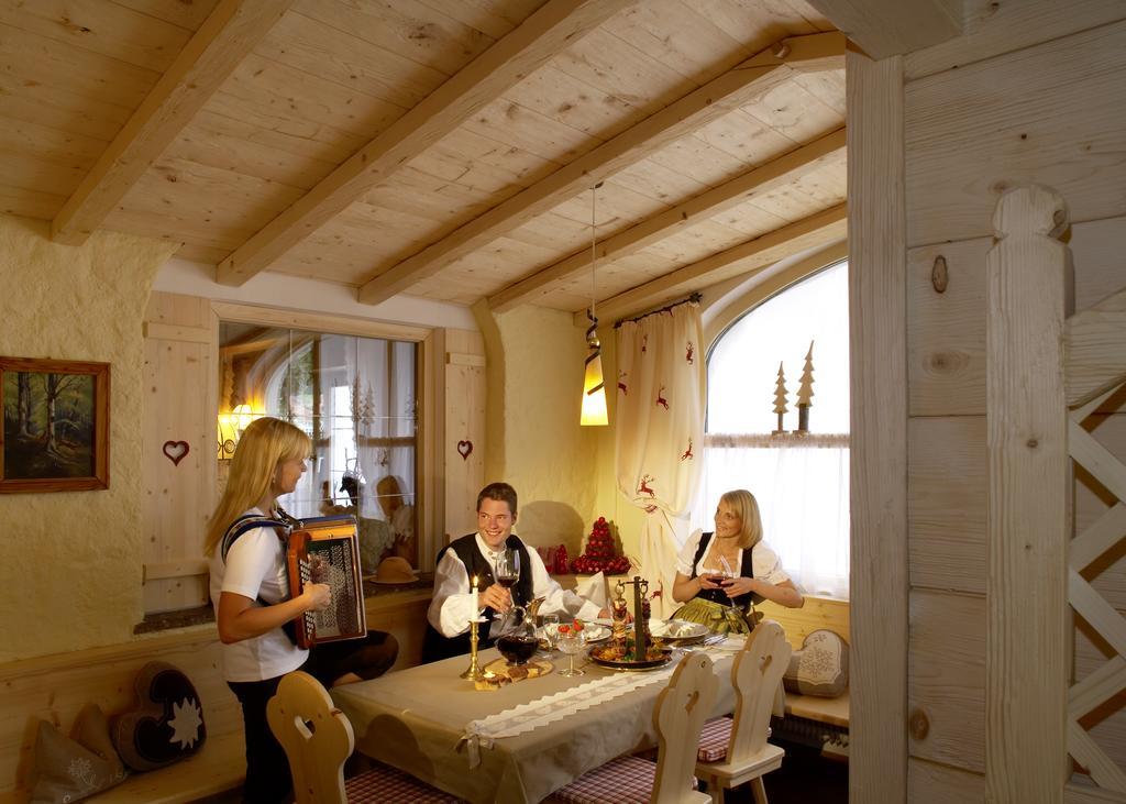 Hotel "Zum Ritter" 탄하임 레스토랑 사진